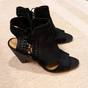 Vince camuto kitten heeled sandals sz 8